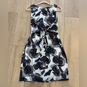 Anne Taylor sleeveless sheeth dress
